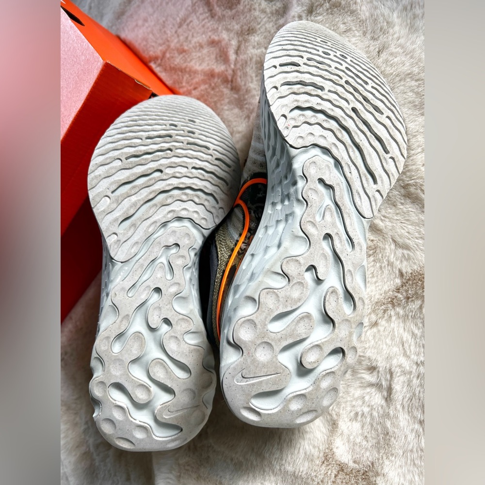 Nike React Infinity Run Flyknit 2 - image 7